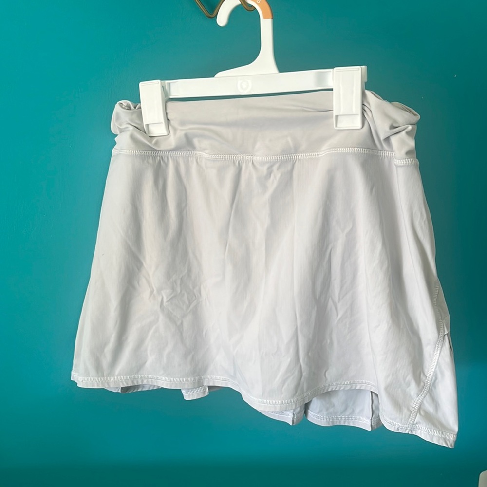 L 🏷️ white lululemon skirt
